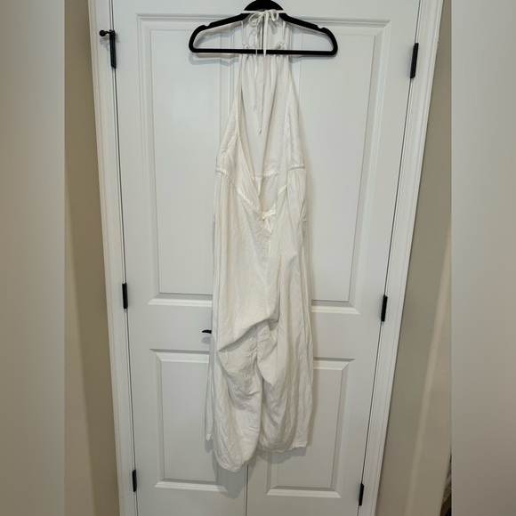 RHYTHM White linen jumpsuit with open back size XL like new - Picture 9 of 9